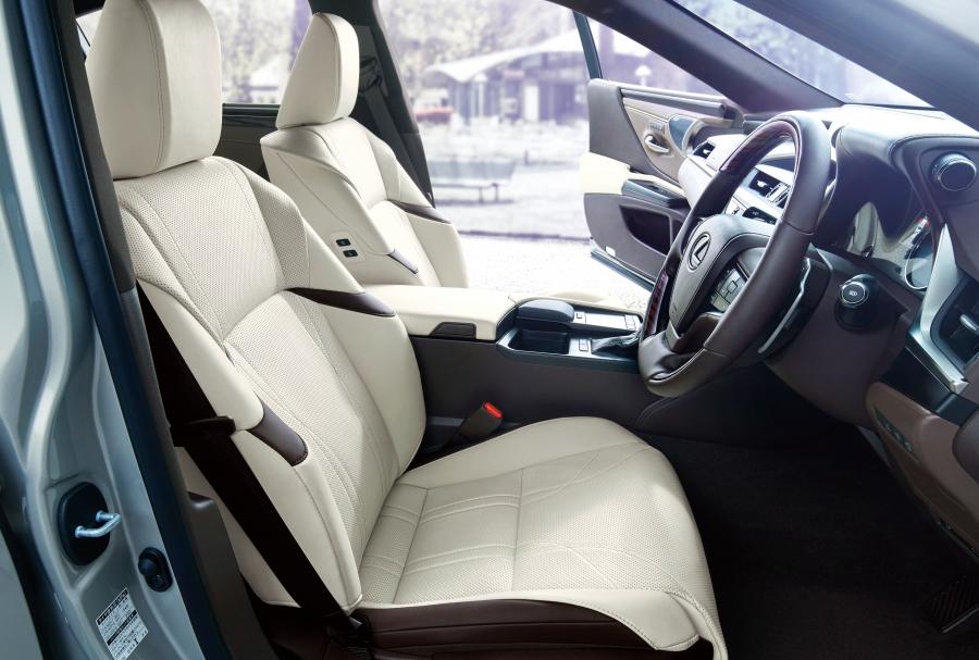 Интерьер Lexus ES300h 2018 года  (JP) (фото 11 из 24)